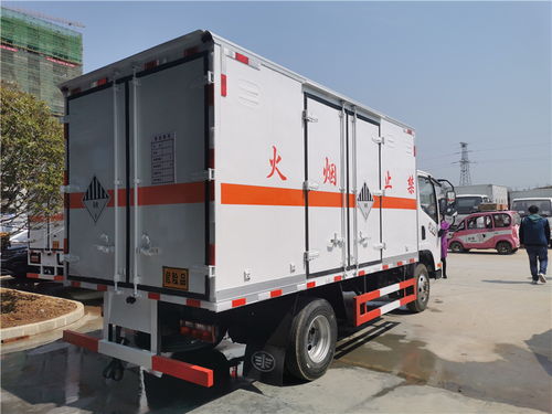 小型廢油漆桶運(yùn)輸車(chē)推薦 國(guó)六九類雜項(xiàng)危險(xiǎn)品運(yùn)輸車(chē)實(shí)用指南